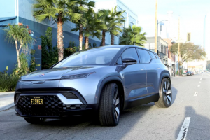 Fisker ra mắt SUV chạy điện với nóc xe là các tấm pin năng lượng mặt trời