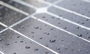 Pin mặt trời tạo ra điện từ nước mưa