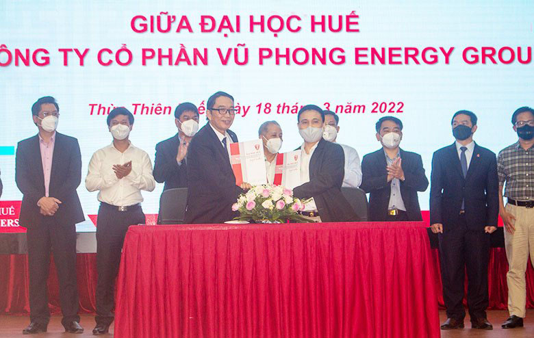 Vũ Phong Energy Group ký kết hợp tác với Đại học Huế