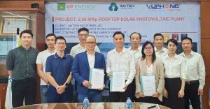 ky-ket-hop-tac-phat-trien-dien-mat-troi-tren-mai-nha-may-an-tien-industries