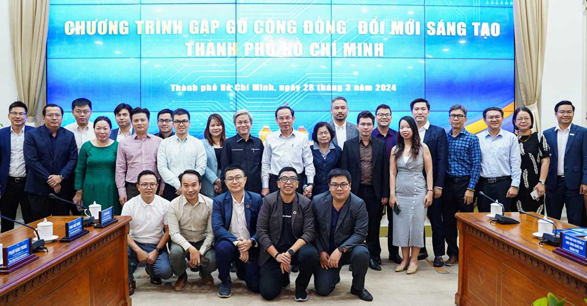 Chủ tịch HĐQT Vũ Phong Energy Group cùng cộng đồng đổi mới sáng tạo gặp gỡ, chia sẻ với lãnh đạo TP.HCM
